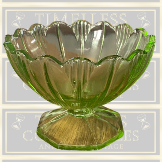 Vintage Art Deco 30's Green Glass Dessert Bowl
